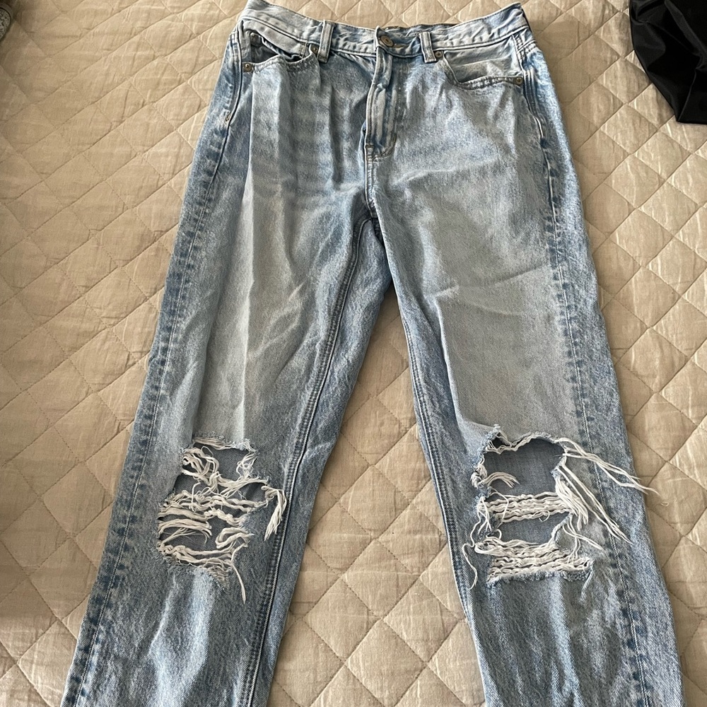 American eagle light wash mom jeans